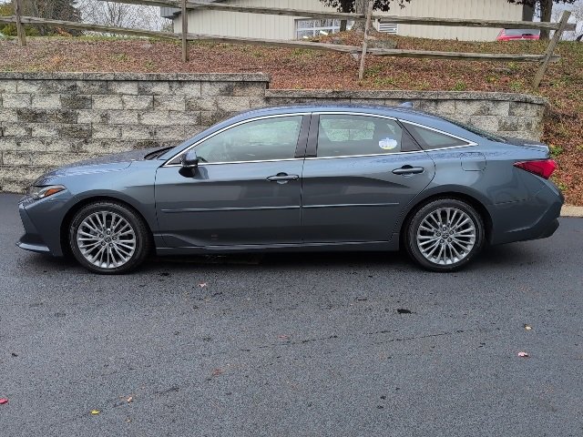 Used 2022 Toyota Avalon Limited image 6