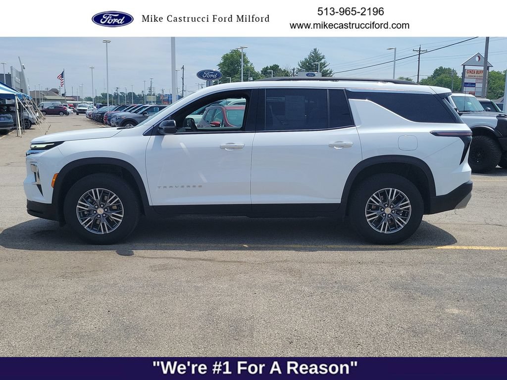 Used 2026 Chevrolet Traverse LT AWD/4WD image 2