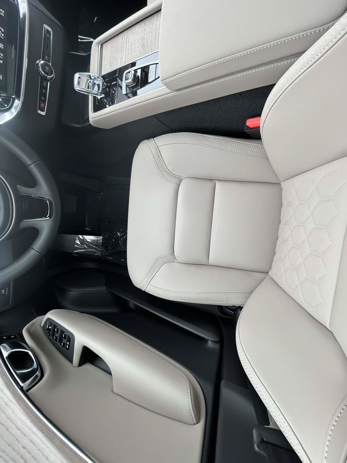 New 2026 Volvo XC90 B6 Plus AWD/4WD image 14