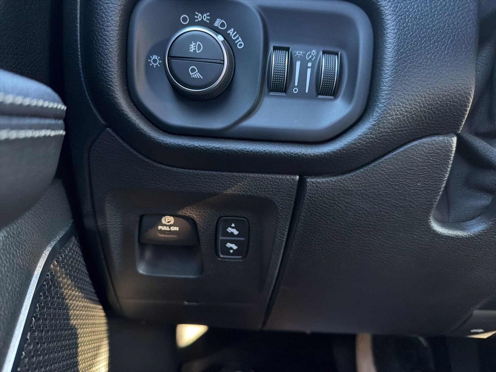 Used 2019 RAM 1500 Laramie image 19