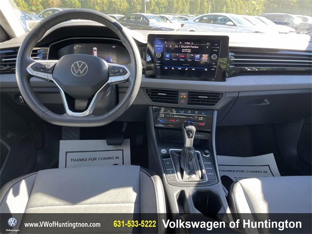 Certified 2025 Volkswagen Jetta SE w/ Sunroof Package image 13