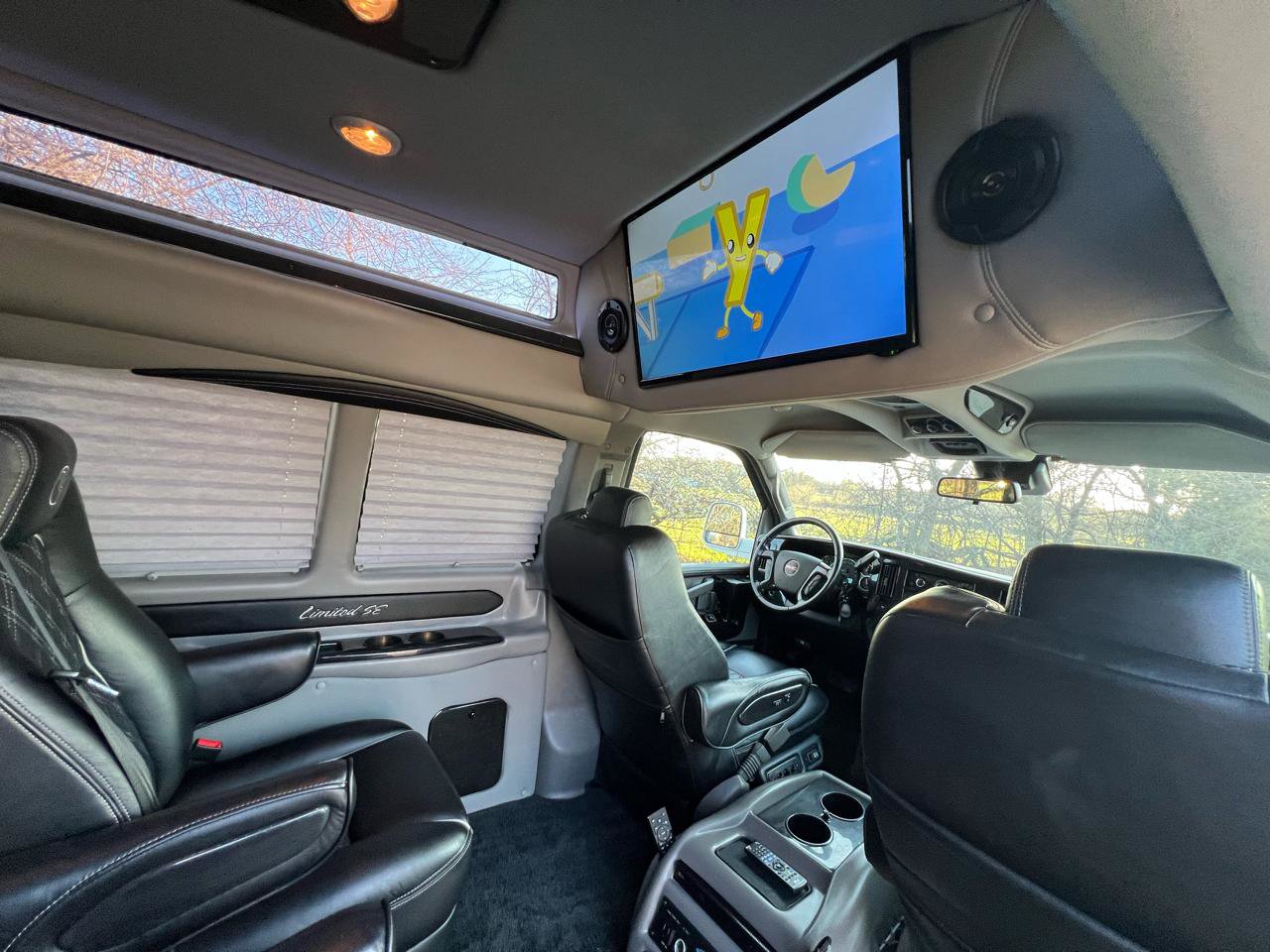 Used 2019 GMC Savana 2500 Extended w/ Enhanced Convenience Package image 29
