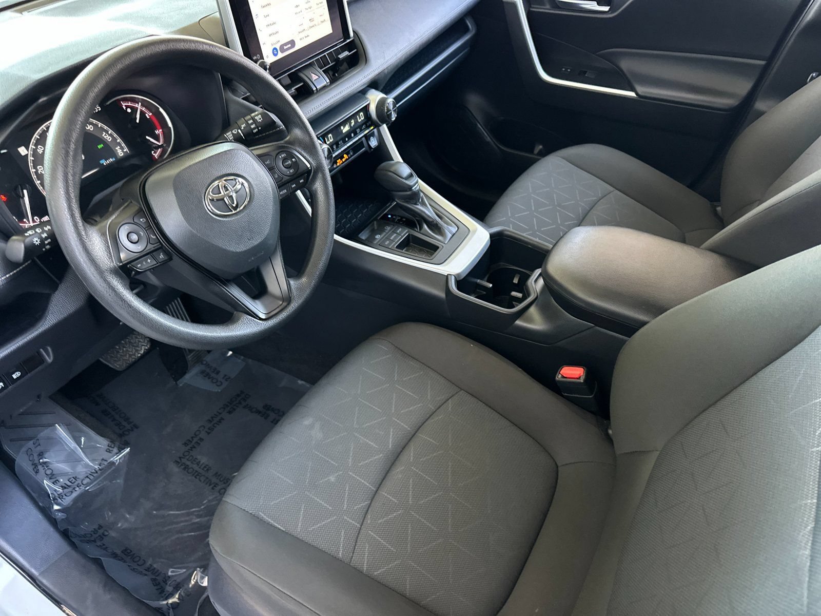 Used 2025 Toyota RAV4 XLE FWD image 9