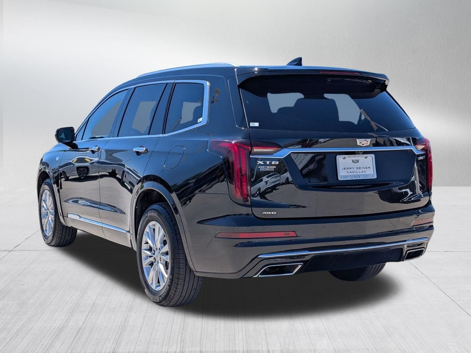 Certified 2024 Cadillac XT6 Luxury w/ LPO, Floor Liner Package AWD/4WD image 4
