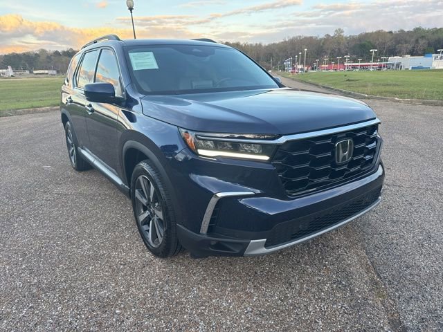 Used 2025 Honda Pilot Touring image 2