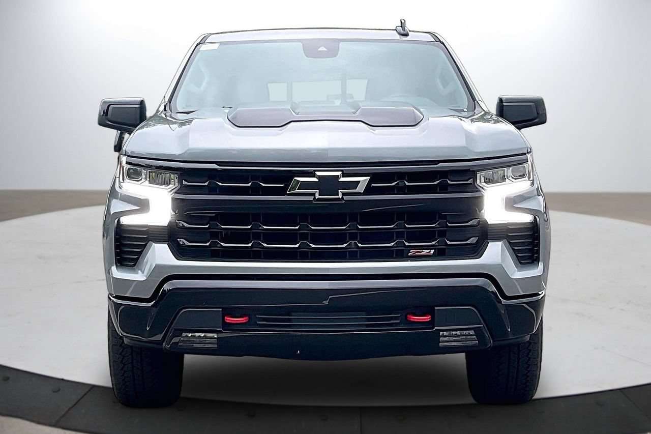 Used 2025 Chevrolet Silverado 1500 LT Trail Boss w/ Convenience Package II AWD/4WD image 3