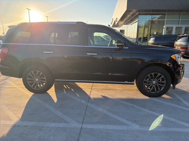 Used 2021 Ford Expedition Limited image 4