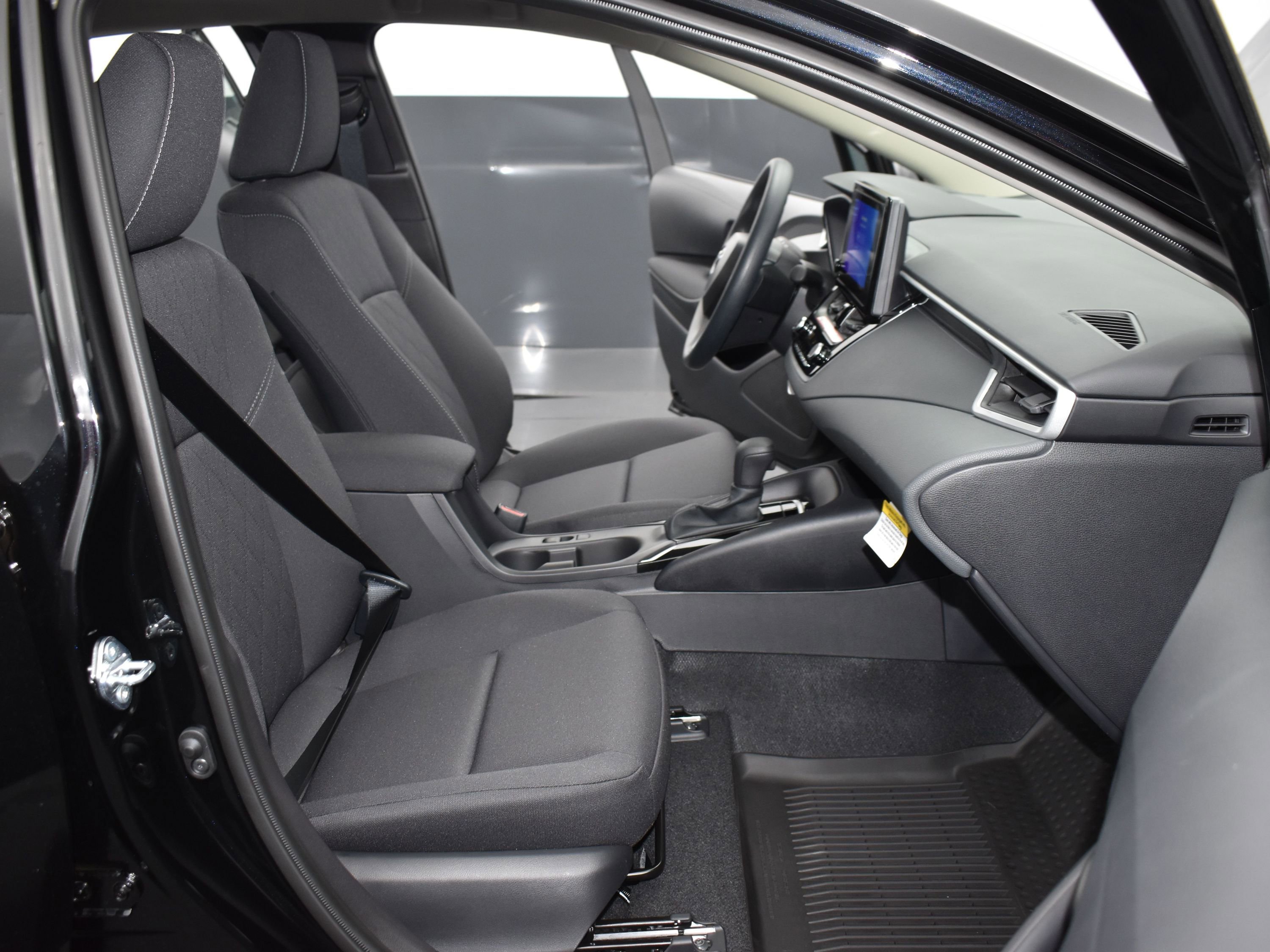 Used 2025 Toyota Corolla LE image 25