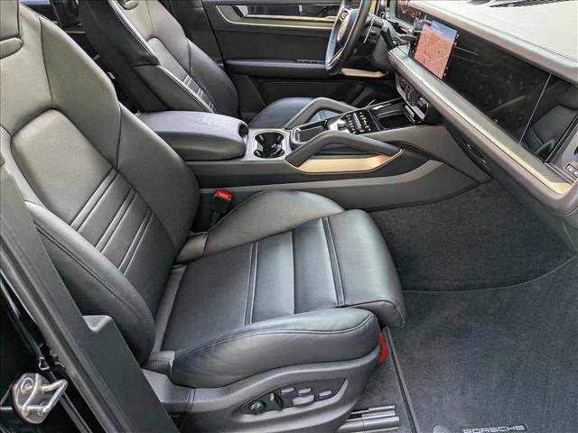 Used 2024 Porsche Cayenne Turbo GT AWD/4WD image 21