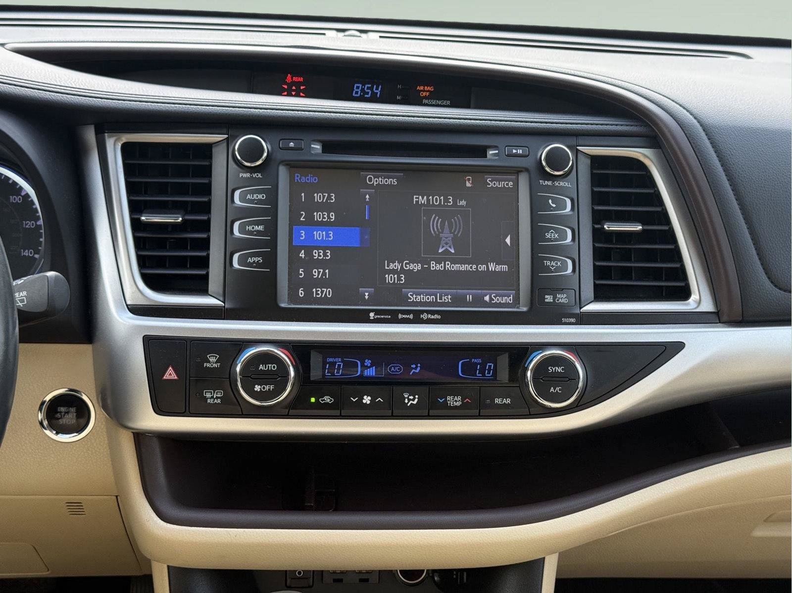 Used 2019 Toyota Highlander XLE AWD/4WD image 17