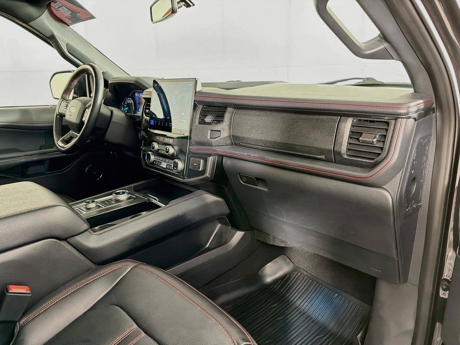Used 2024 Ford Expedition Limited AWD/4WD image 32