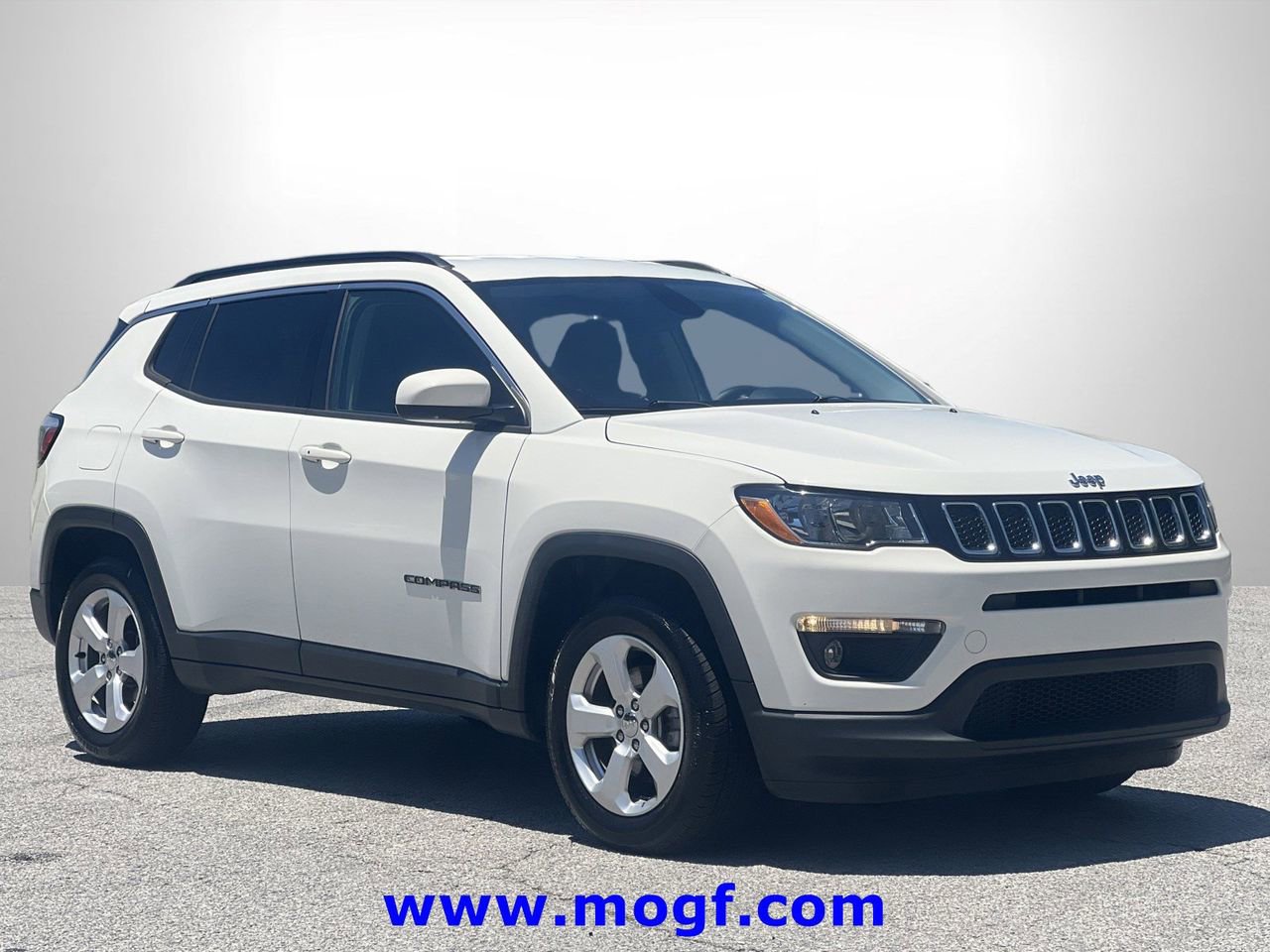 Used 2018 Jeep Compass Latitude w/ Popular Equipment Group FWD image 4