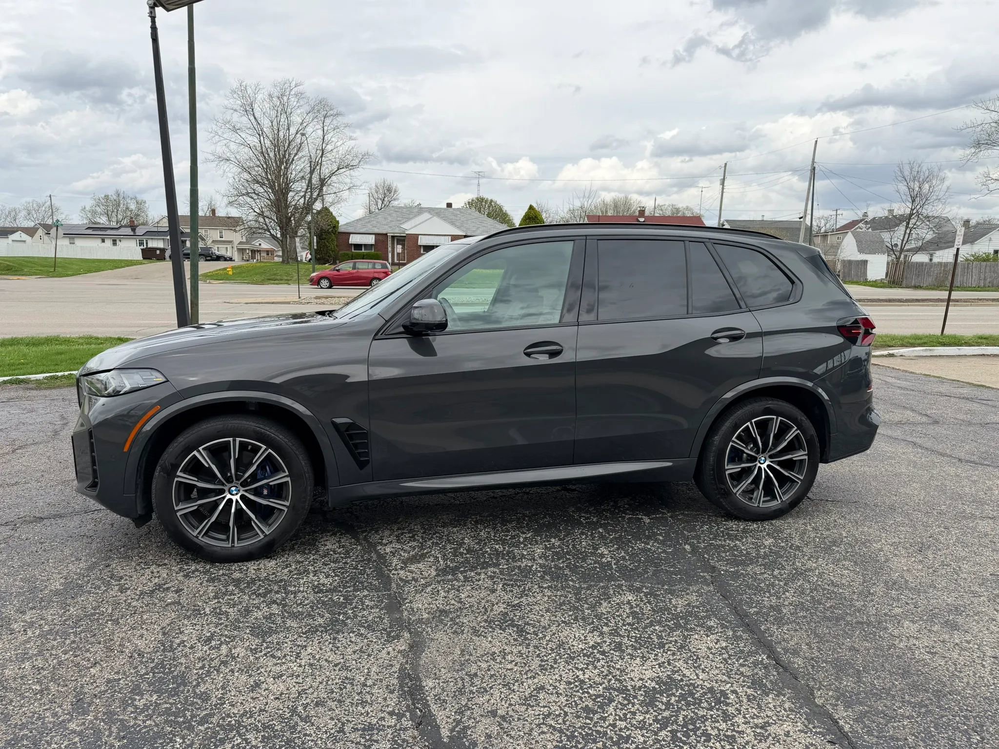 Used 2024 BMW X5 xDrive40i w/ Premium Essential Package image 5