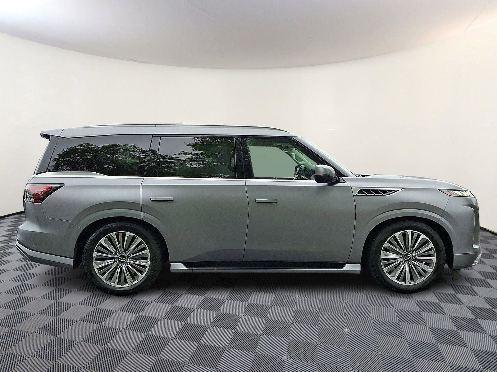 Used 2025 INFINITI QX80 Sensory AWD/4WD image 7