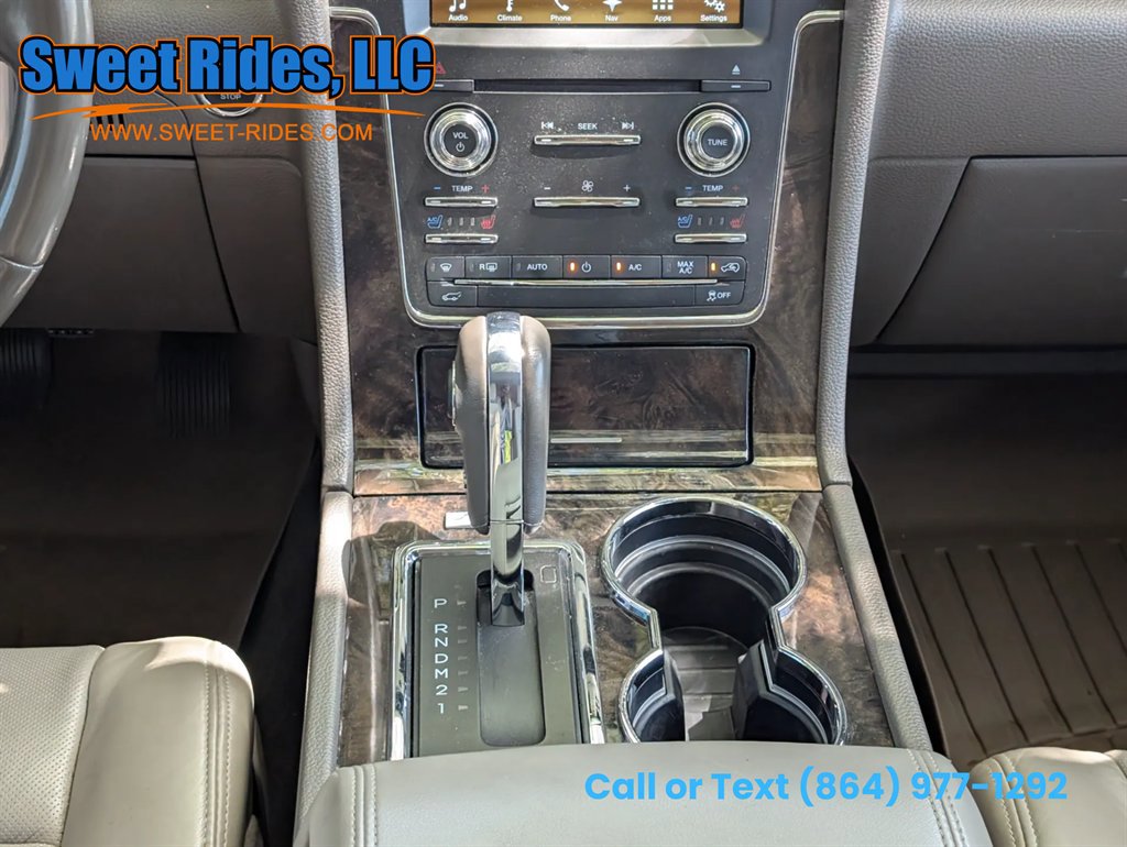 Used 2016 Lincoln Navigator Select image 17