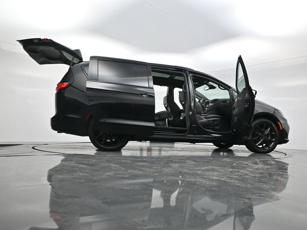 Used 2025 Chrysler Pacifica Limited FWD image 52
