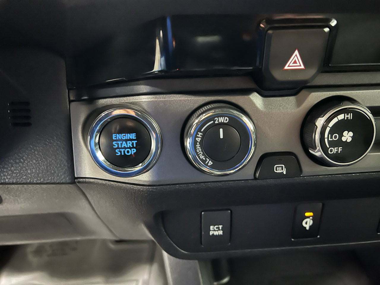 Used 2016 Toyota Tacoma TRD Off-Road image 34