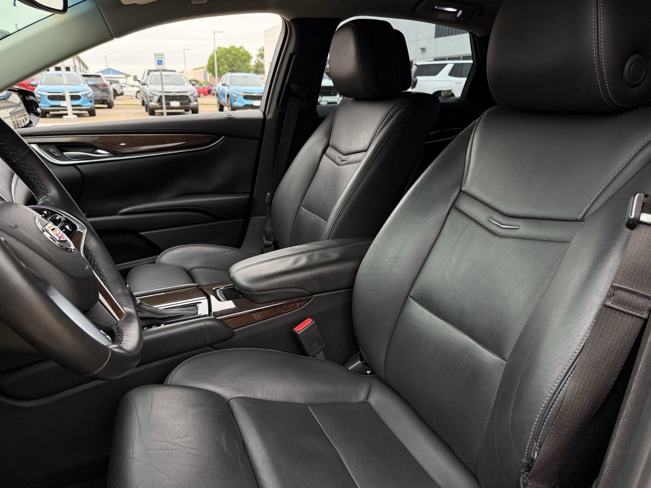 Used 2013 Cadillac XTS Luxury FWD image 23