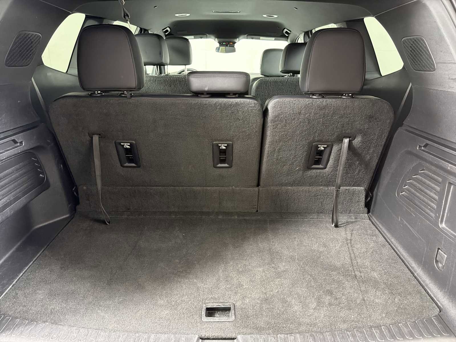 Used 2024 GMC Acadia Elevation image 17