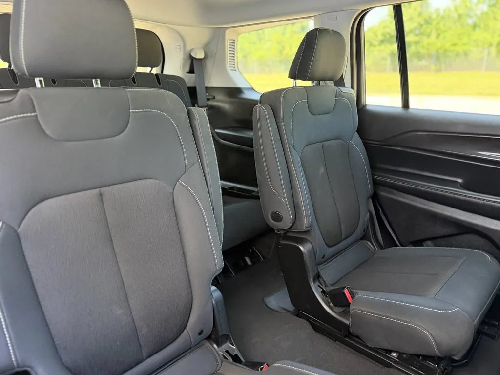 Used 2022 Jeep Grand Cherokee L Laredo w/ Luxury Tech Group I RWD image 14