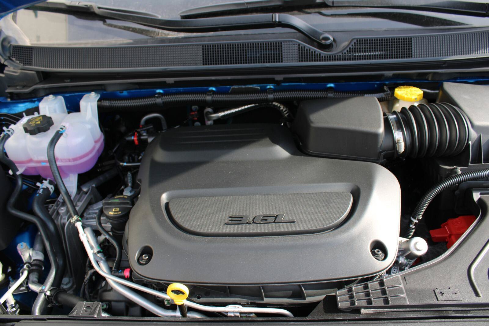 New 2026 Chrysler Pacifica Select w/ S Appearance Package FWD image 4