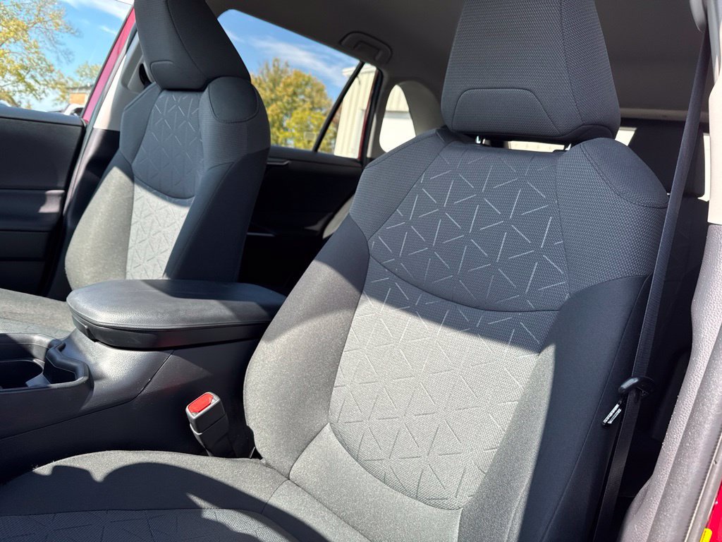 Used 2020 Toyota RAV4 XLE w/ All Weather Liner Package AWD/4WD image 31