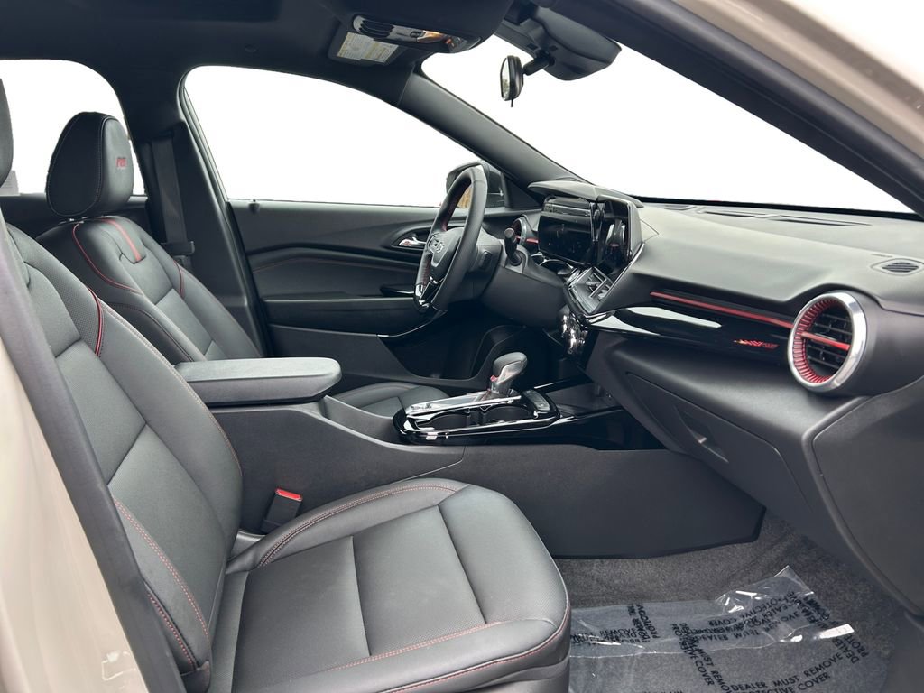 Used 2026 Chevrolet Trax RS w/ Sunroof Package image 17