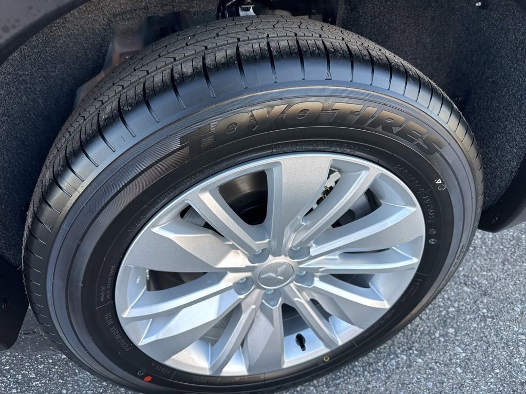 New 2026 Mitsubishi Outlander ES image 11