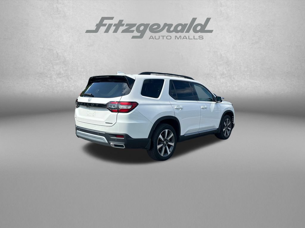 Used 2025 Honda Pilot Touring image 8