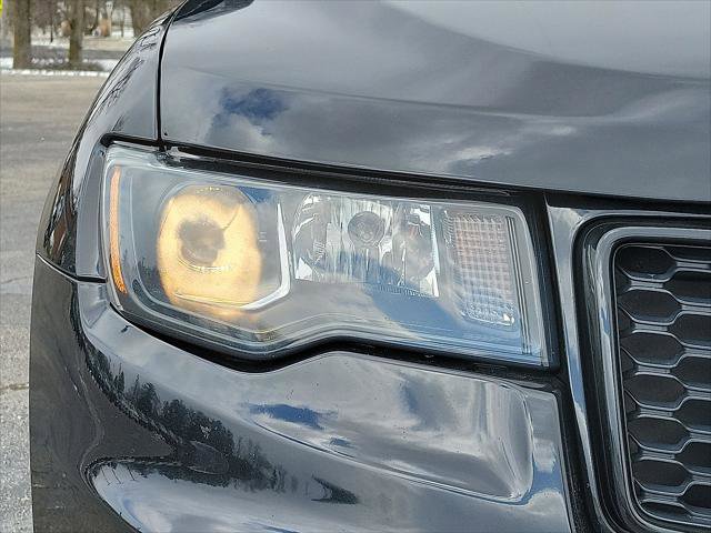 Used 2019 Jeep Grand Cherokee Laredo AWD/4WD image 28