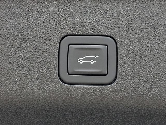 Used 2025 Chevrolet Tahoe Premier AWD/4WD image 32