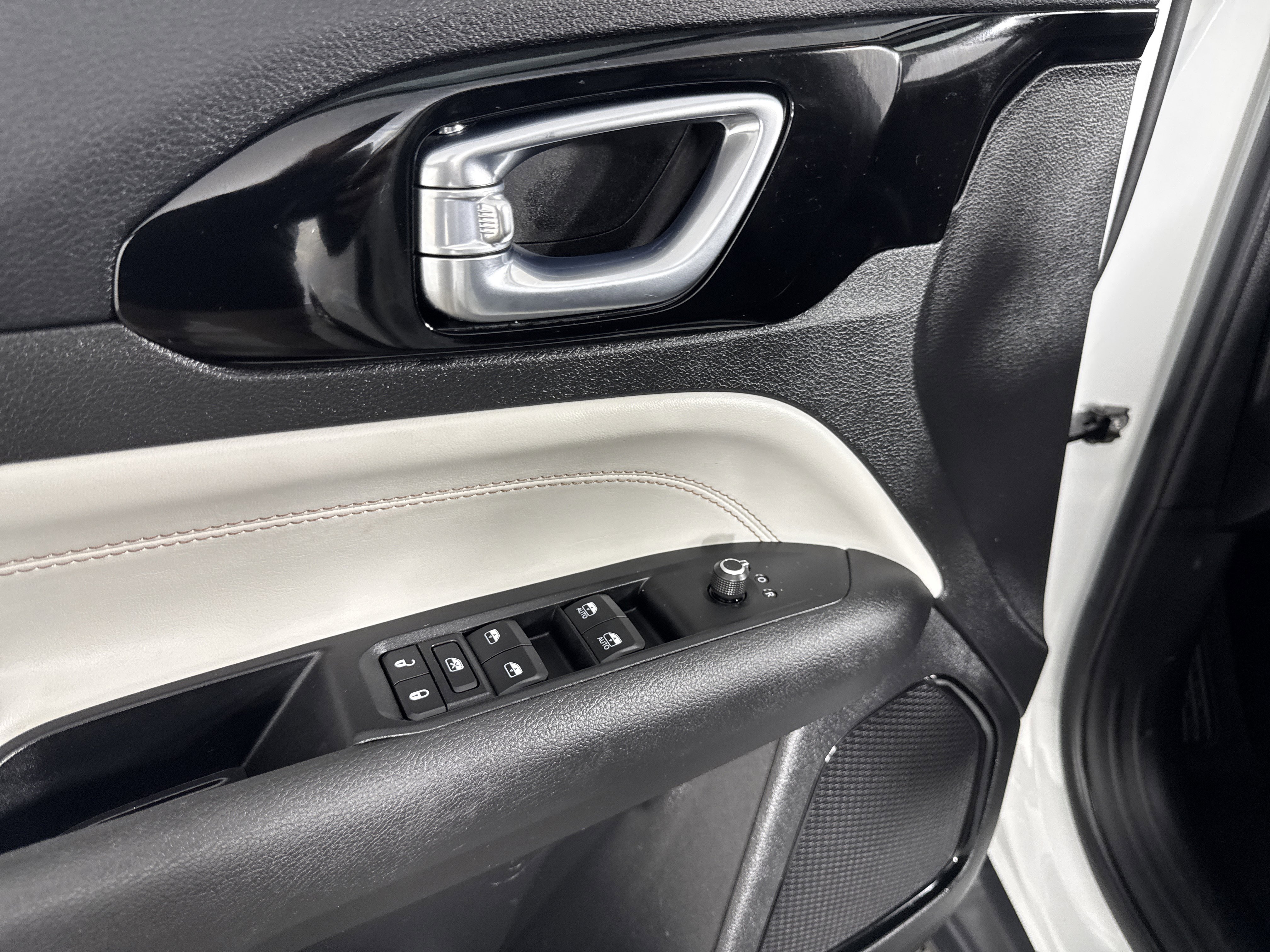 Used 2022 Jeep Compass Limited image 14