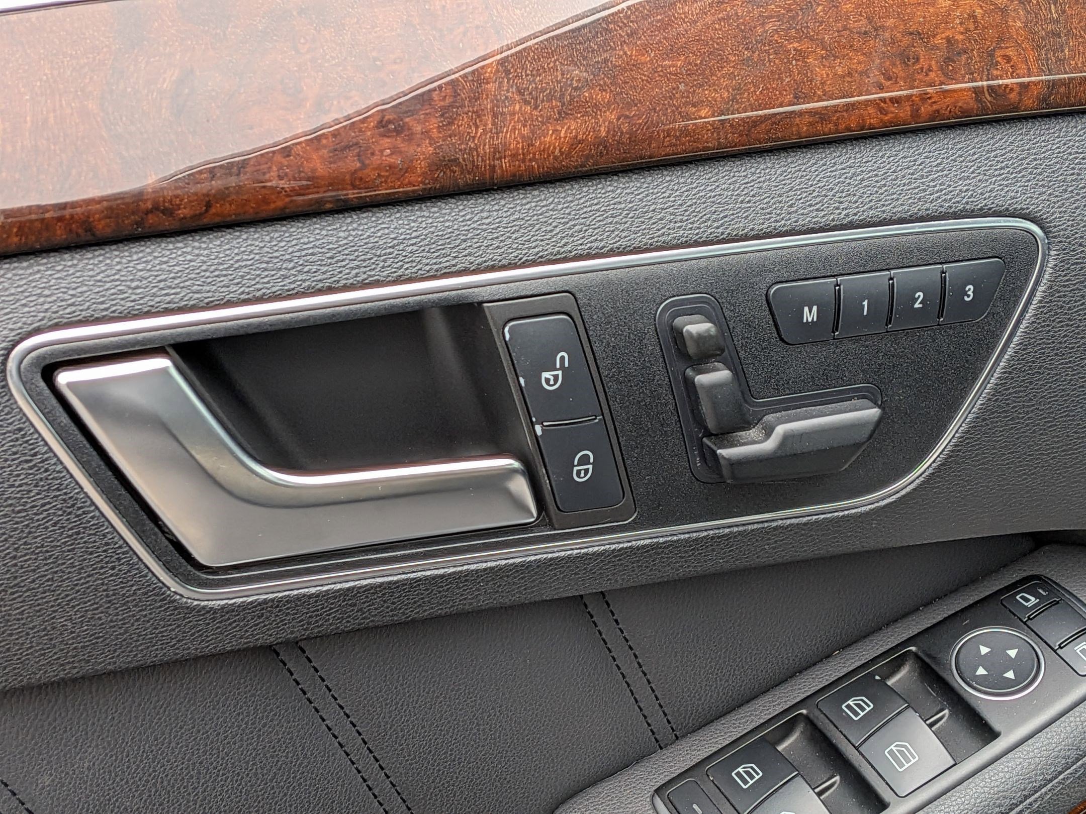 Used 2013 Mercedes-Benz E 350 4MATIC Sedan image 15