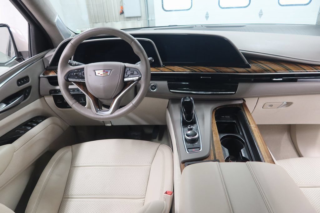 Used 2022 Cadillac Escalade Sport Platinum w/ LPO, ONYX Package AWD/4WD image 17