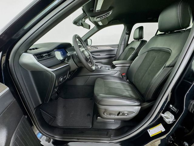 New 2026 Jeep Grand Cherokee Altitude image 24