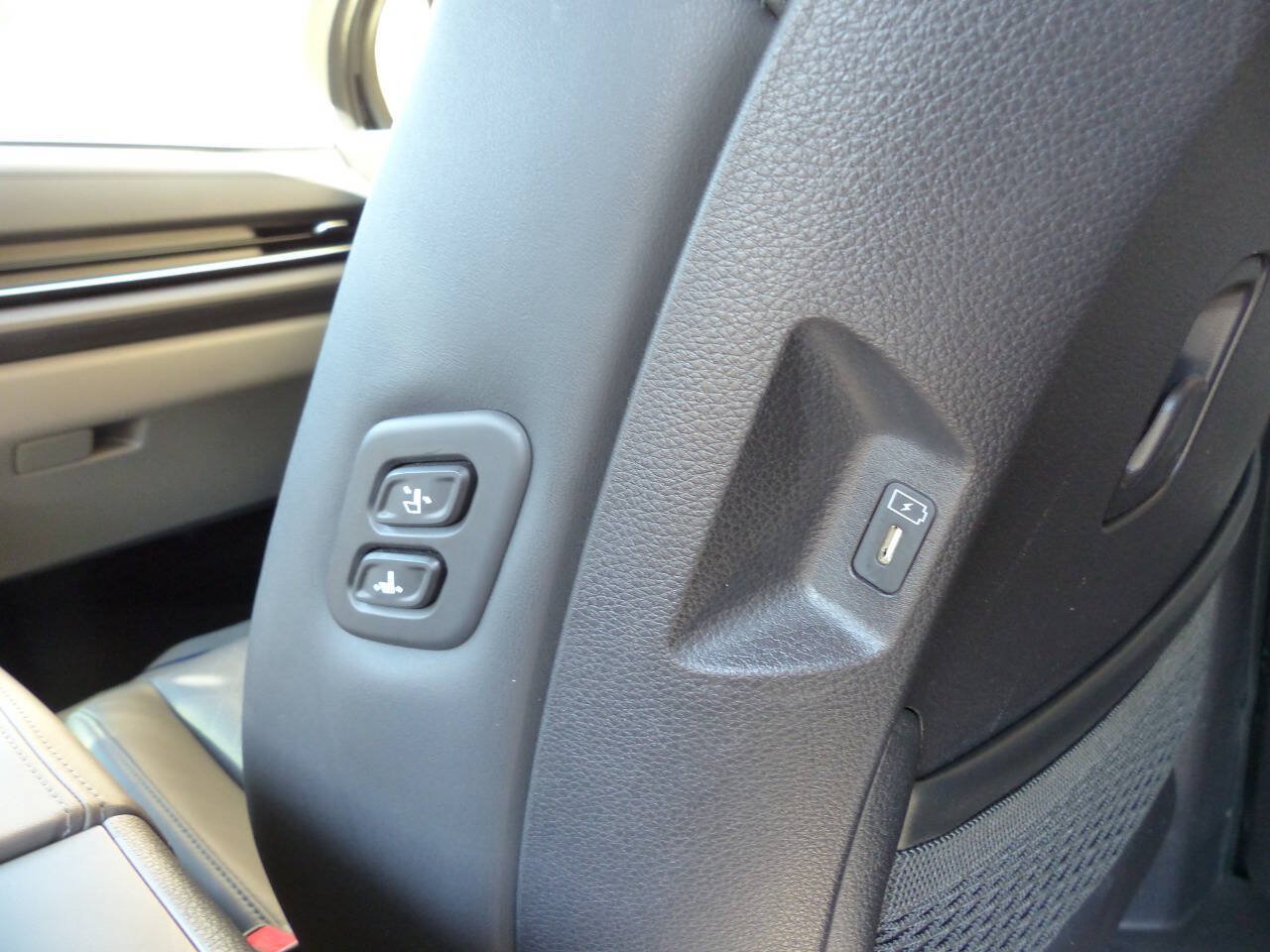 Used 2025 Kia Carnival EX FWD image 52