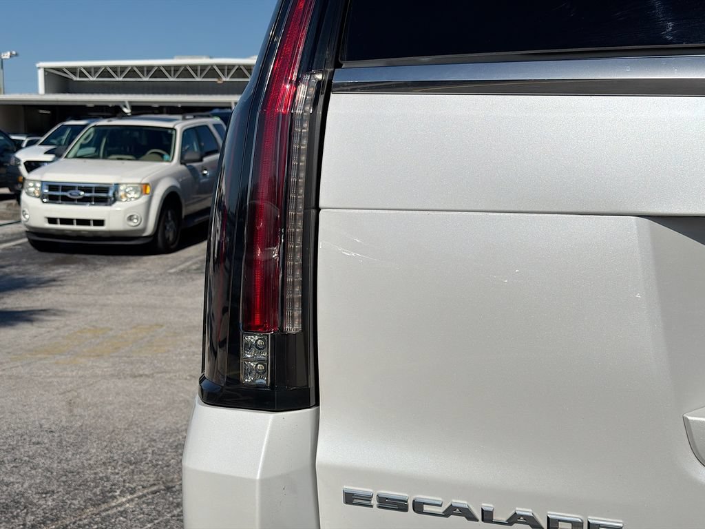 Used 2020 Cadillac Escalade Luxury RWD image 10