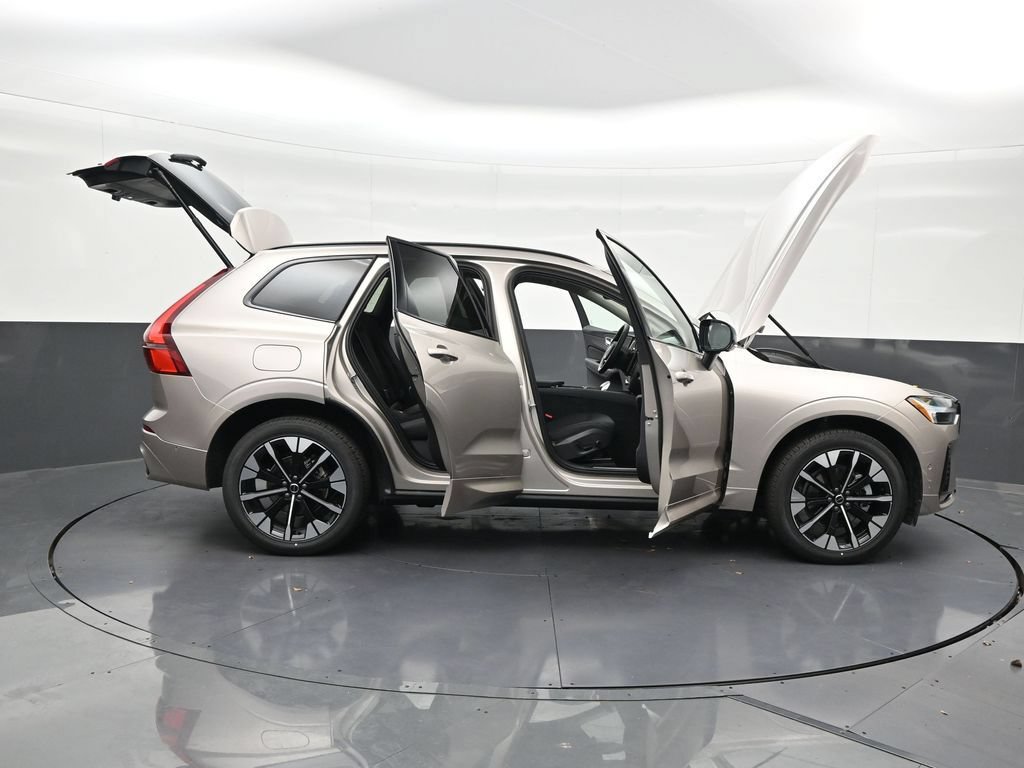 New 2026 Volvo XC60 B5 Plus AWD/4WD image 30