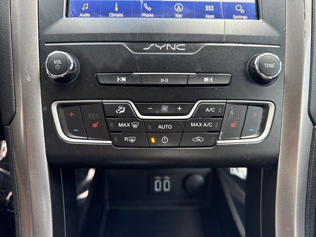 Used 2019 Ford Fusion SE AWD/4WD image 14