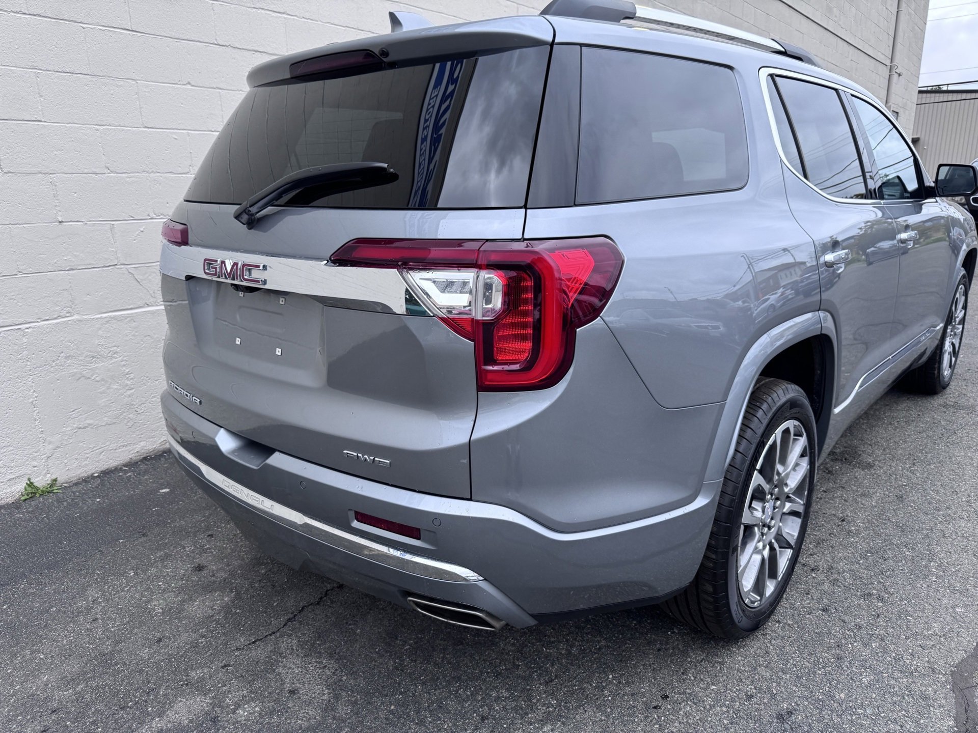 Used 2023 GMC Acadia Denali image 9