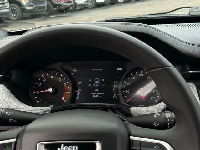 Used 2025 Jeep Compass Latitude AWD/4WD image 7