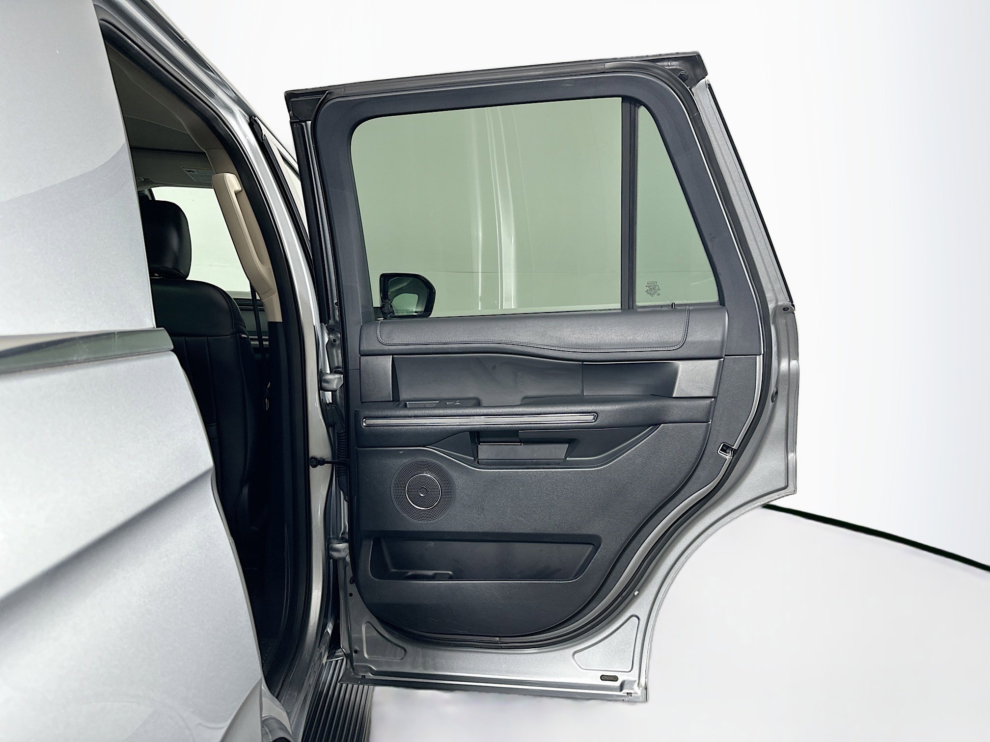 Used 2024 Ford Expedition XLT image 32