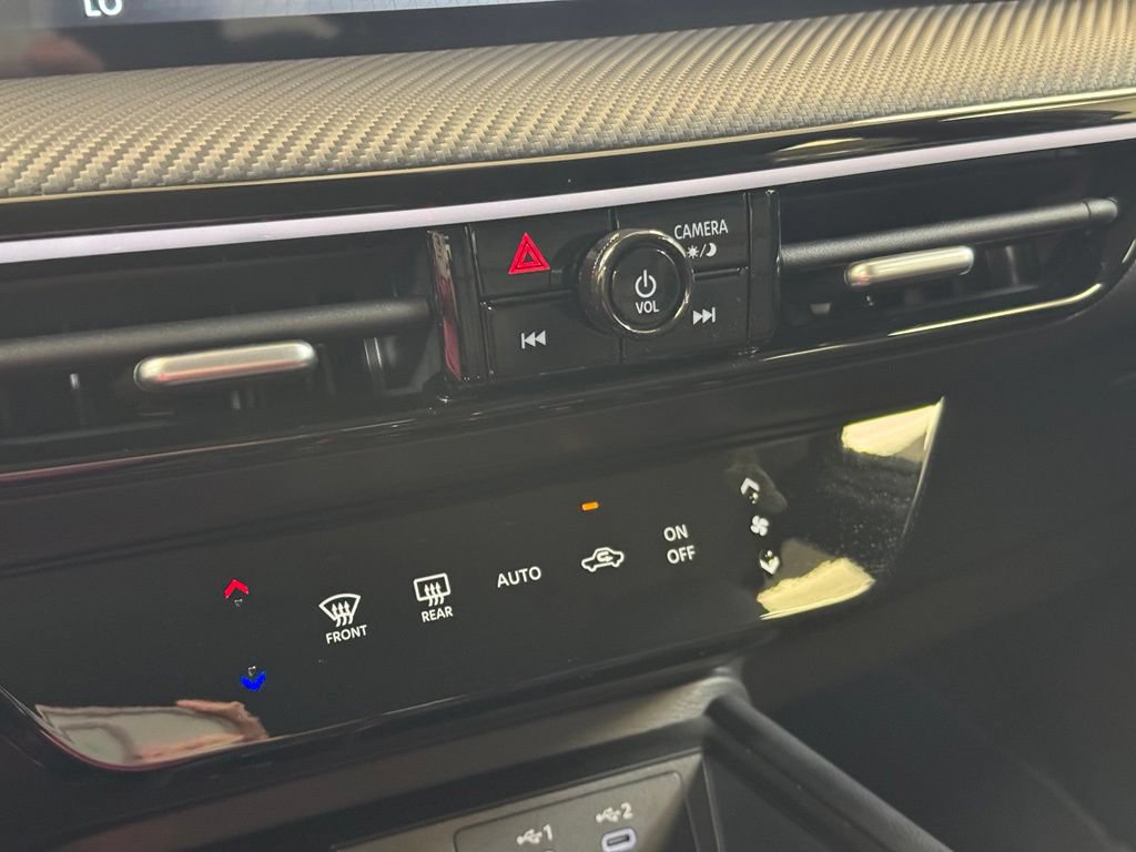Used 2025 Nissan Kicks SR w/ Illumination Package AWD/4WD image 40