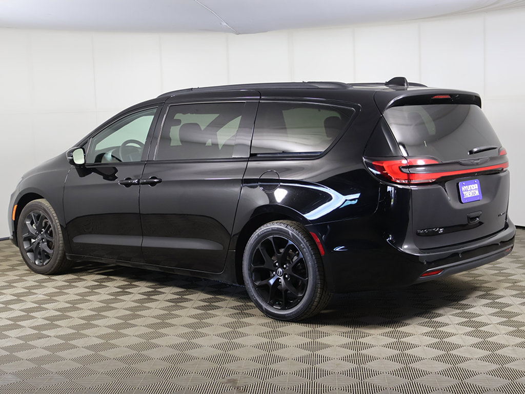 Used 2025 Chrysler Pacifica Limited FWD image 12