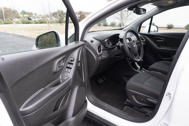 Used 2022 Chevrolet Trax LS w/ Tint and Cruise Package image 11