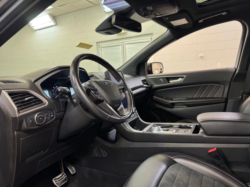 Used 2022 Ford Edge ST-Line w/ Class II Trailer Tow Package AWD/4WD image 13