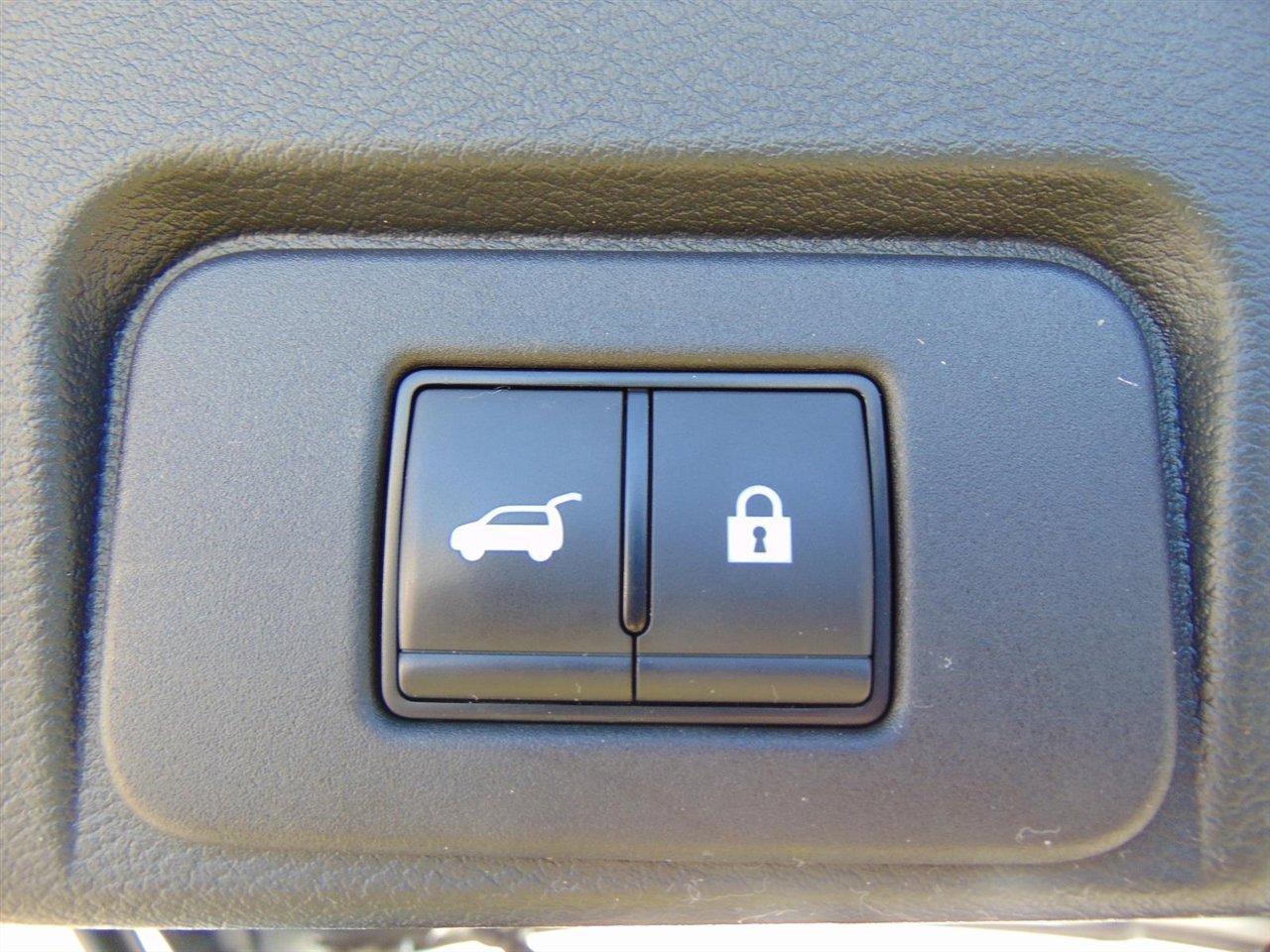 Used 2024 Nissan Rogue SV image 13