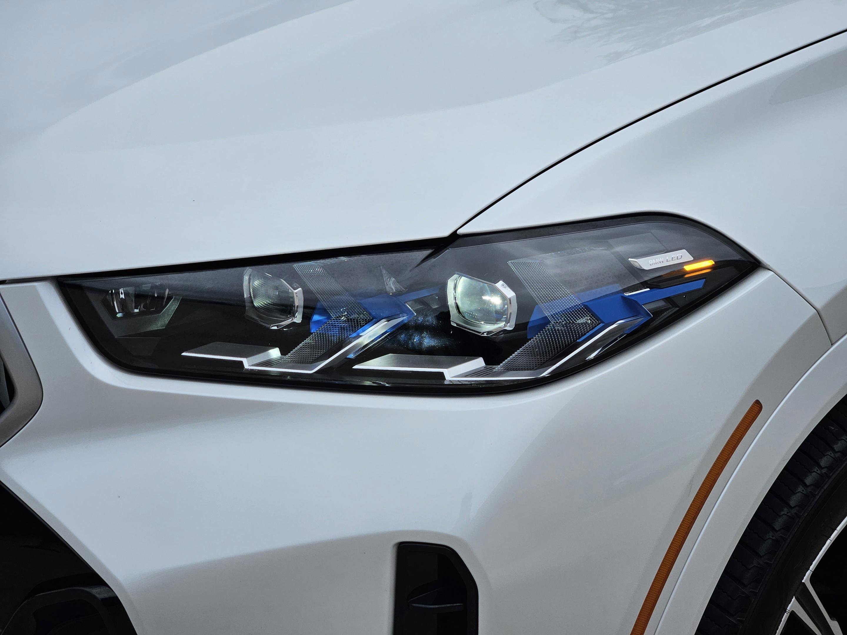 Used 2024 BMW X6 xDrive40i w/ Premium Package image 7