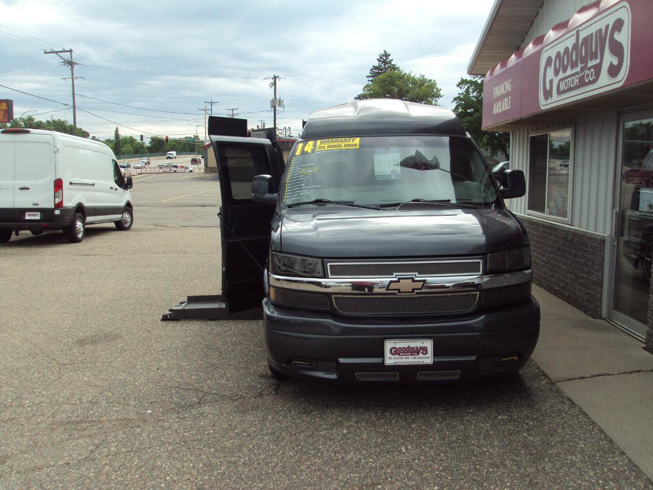 Used 2014 Chevrolet Express 1500 AWD image 4