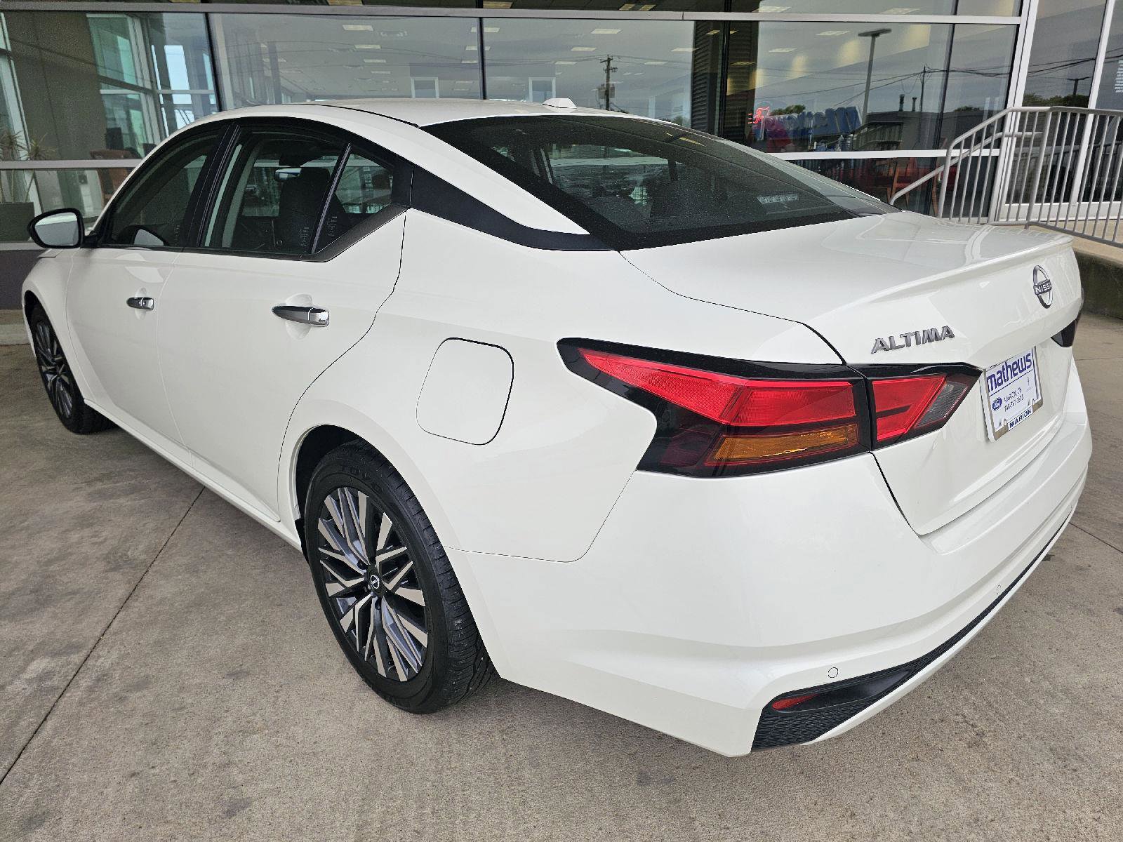 Used 2025 Nissan Altima 2.5 SV FWD image 3